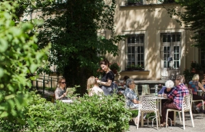 Czytanie na trawie - weekend z poezją w ogrodzie Domu Józefa Mehoffera