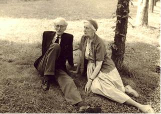 Józef Czapski z siostrą Marią, ok. 1961 r.  Autor nieznany, rękopis MNK 2419 nr 10