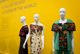 The exhibition space of FASHIONable in Communist Poland