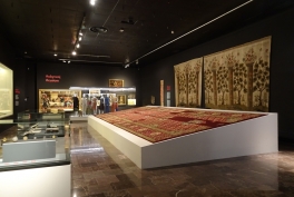 Konserwacja XVI w. kobierca z motywami czintamani w Muzeum Narodowym w Krakowie