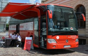 Oddaj krew w mobilnym punkcie i zdobądź bilety na wystawę