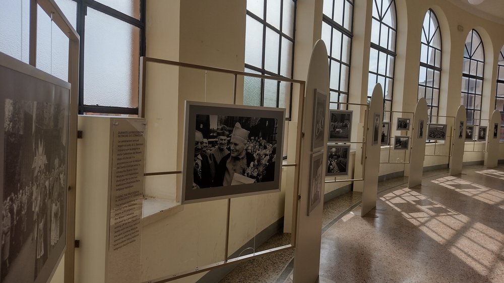 Z Krakowa do Rzymu. Jan Paweł II na fotografiach Adama Bujaka – Fotogaleria