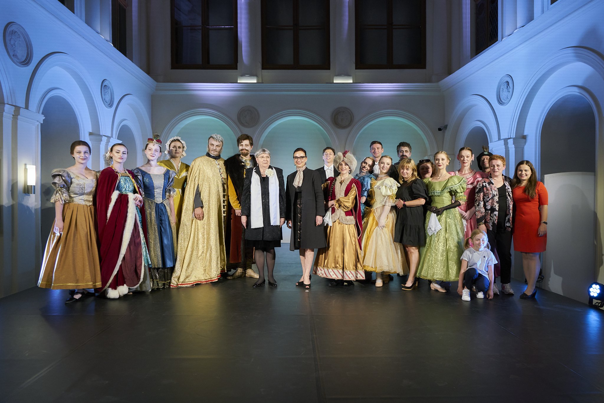 BAL W HÔTEL LAMBERT SPEKTAKL BALETOWO-PANTOMIMICZNY W WYKONANIU TANCERZY BALETU DWORSKIEGO CRACOVIA