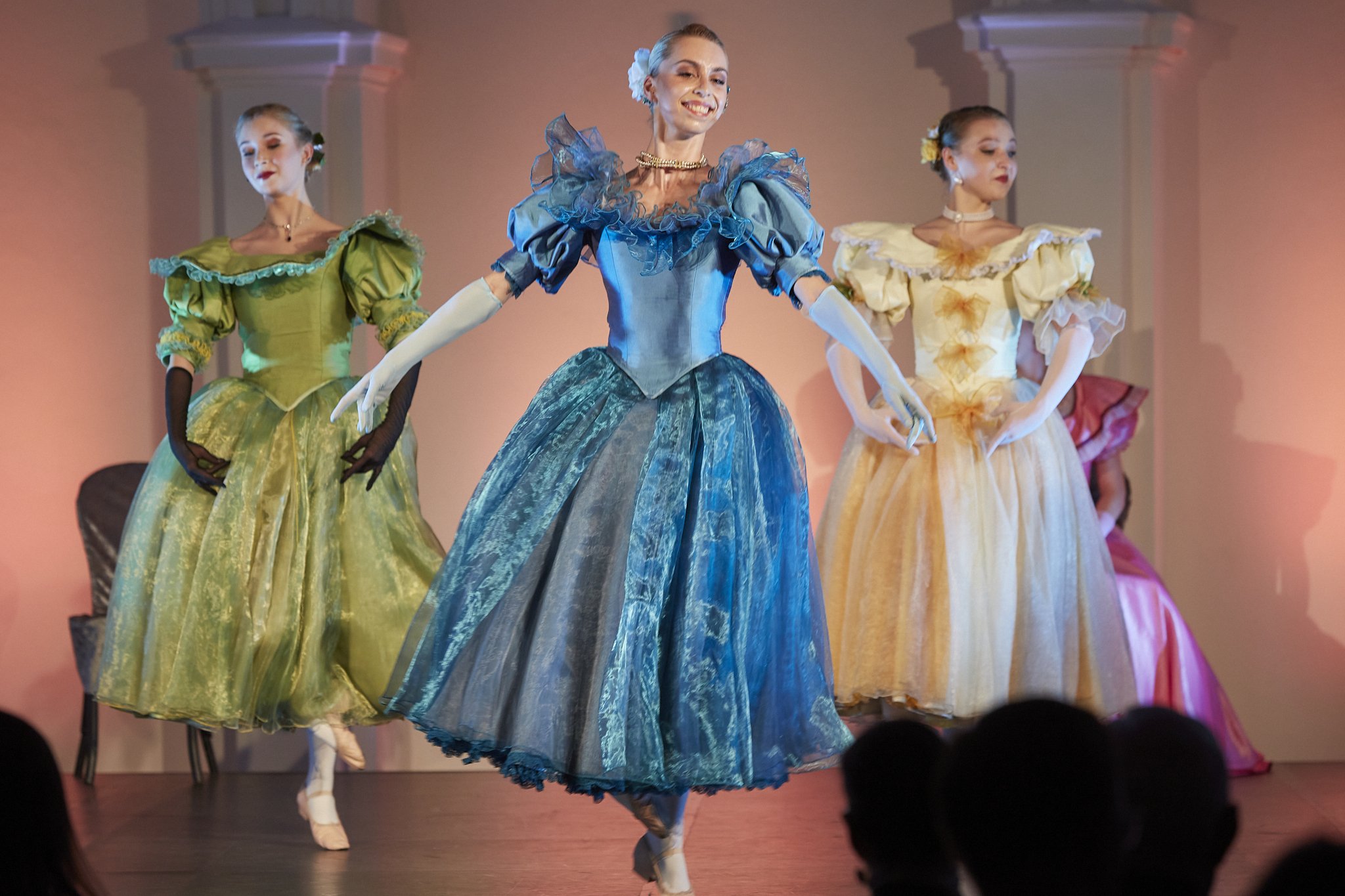 BAL W HÔTEL LAMBERT SPEKTAKL BALETOWO-PANTOMIMICZNY W WYKONANIU TANCERZY BALETU DWORSKIEGO CRACOVIA