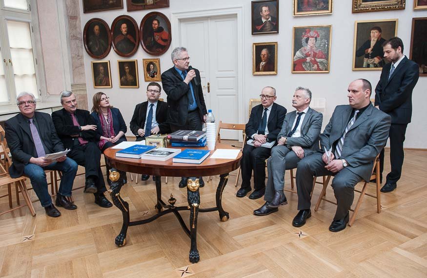 Czerwień – panel dyskusyjny