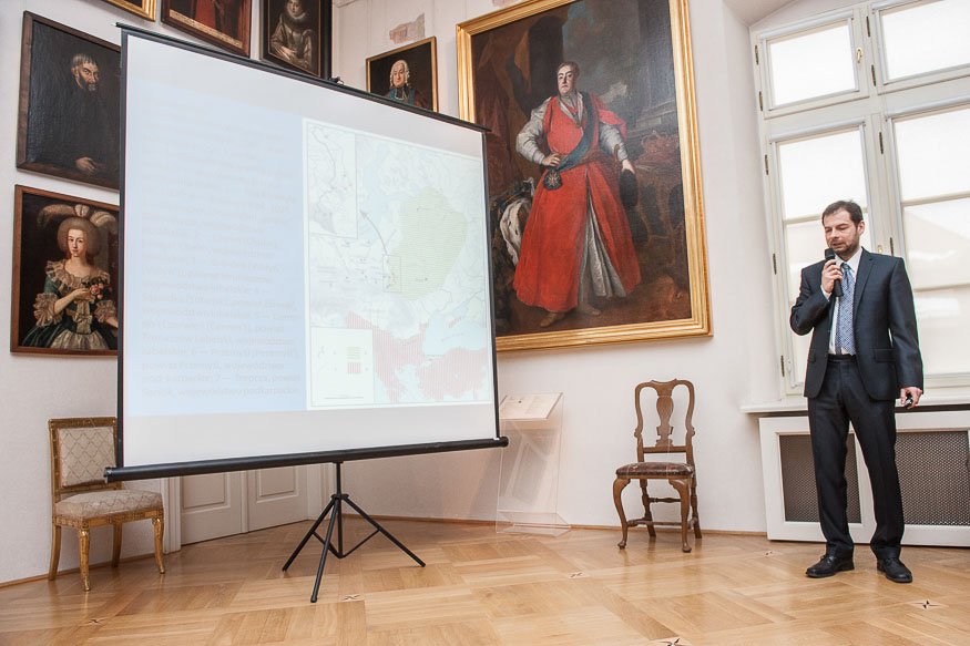 Czerwień – panel dyskusyjny