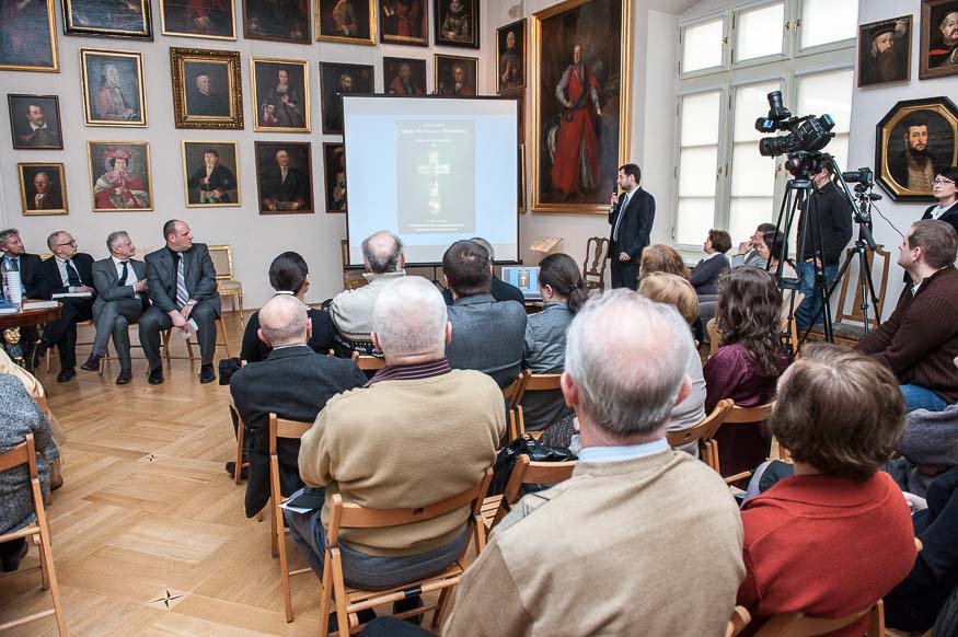 Czerwień – panel dyskusyjny