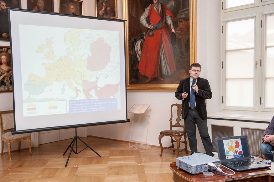 Czerwień – panel dyskusyjny