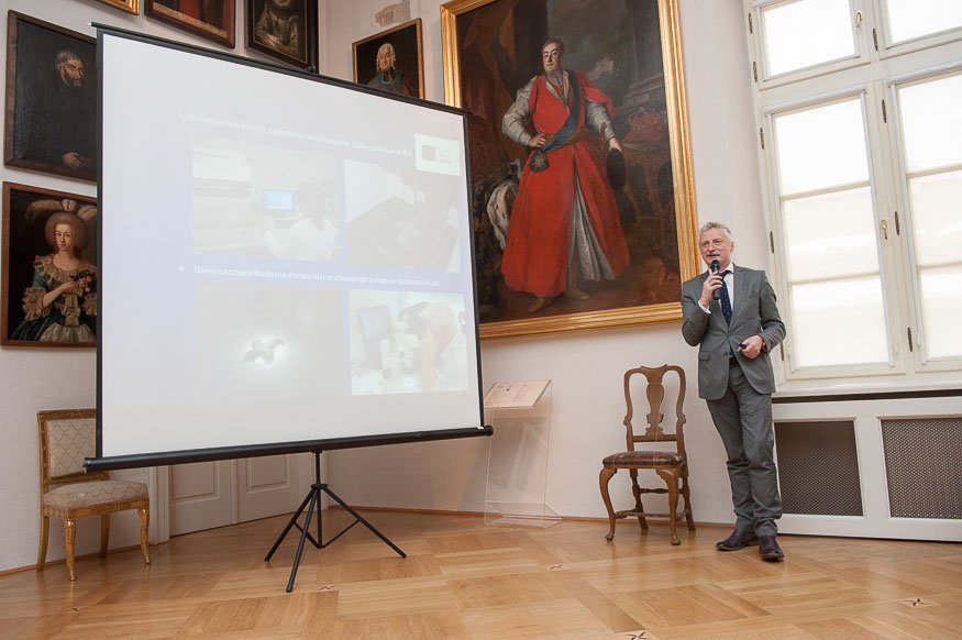 Czerwień – panel dyskusyjny