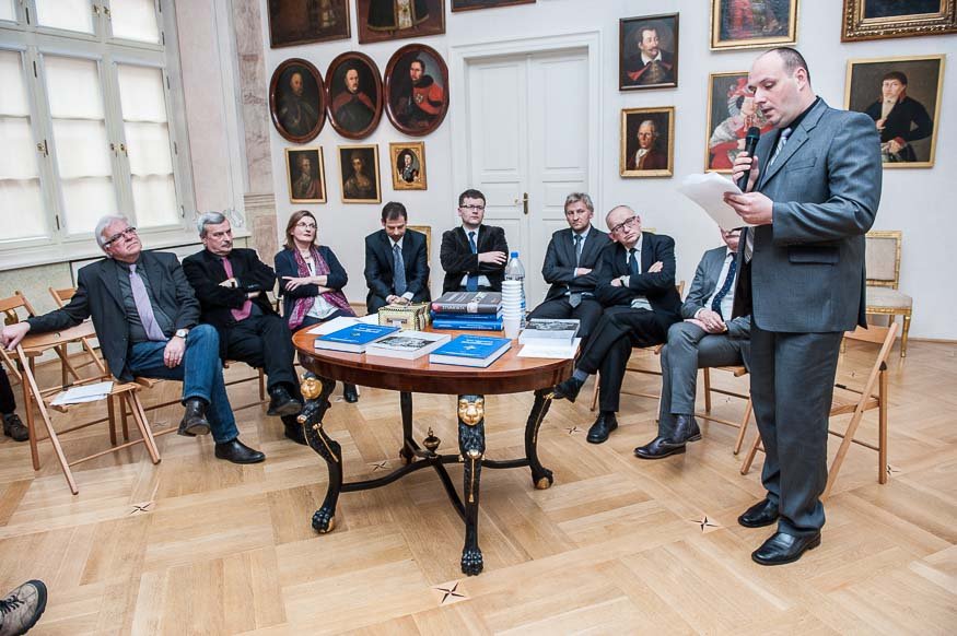 Czerwień – panel dyskusyjny