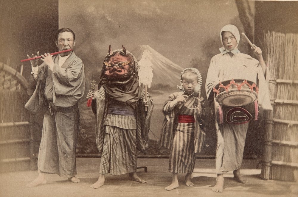 Japan at the threshold of modernity, captured in photography
