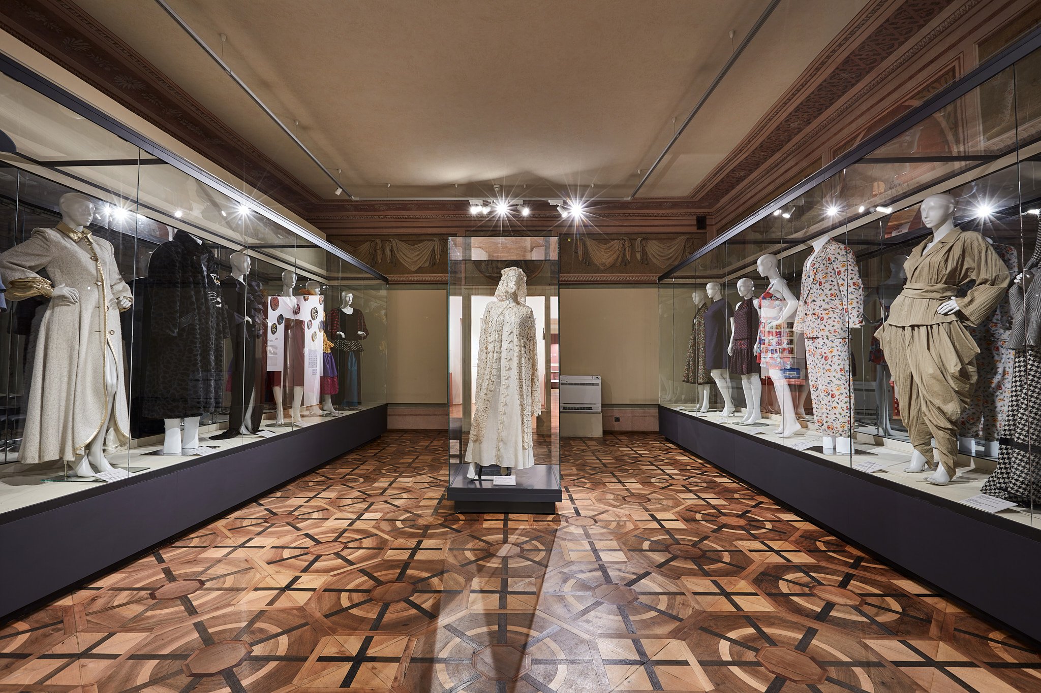 Przestrzeń wystawy "Moda Polska"