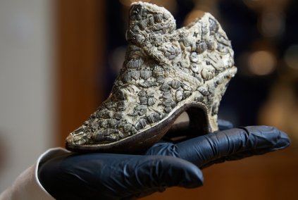 Konserwacja pantofelka ze zbiorów Muzeum Książąt Czartoryskich