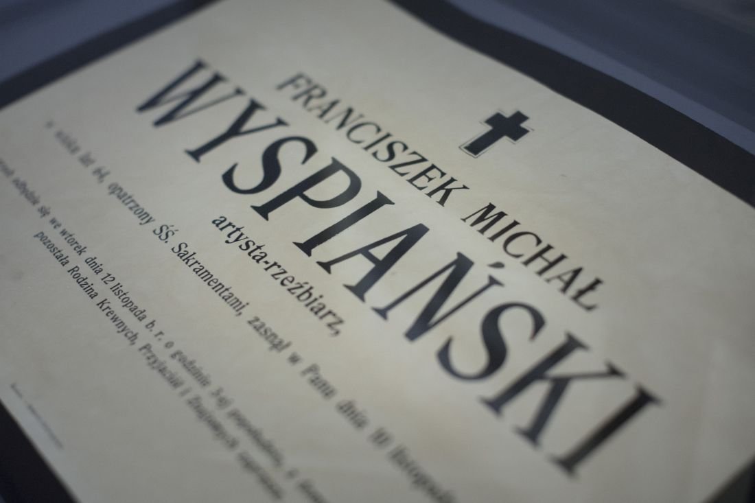 Drukowane ogłoszenie na kremowym papierze z czarną ramką, z krzyżykiem u góry i dużym nagłówkiem WYSPIAŃSKI, nad nim mniejszym drukiem FRANCISZEK MICHAŁ oraz drobnym tekstem informacyjnym poniżej.