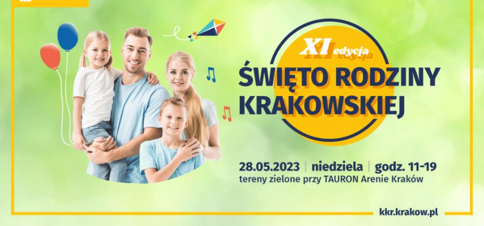 Plakat na zielonym tle z fotografią czteroosobowej rodziny po lewej, kolorowymi balonami i latawcem, dużym żółtym okręgiem po prawej z napisem "XI edycja ŚWIĘTO RODZINY KRAKOWSKIEJ" oraz informacjami "28.05.2023 | niedziela | godz. 11-19", "tereny zielone przy TAURON Arenie Kraków" i adresem kkr.krakow.pl