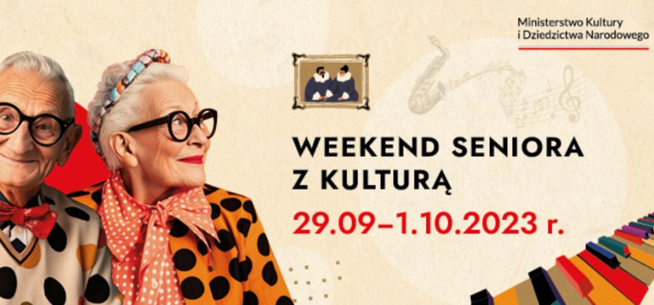 Plakat przedstawiający po lewej dwóch starszych ludzi w dużych okularach i kolorowych ubraniach w groszki, po prawej napis "WEEKEND SENIORA Z KULTURĄ" oraz daty 29.09–1.10.2023, w prawym górnym rogu logotyp Ministerstwa Kultury, a w prawym dolnym rogu kolorowe klawisze pianina.