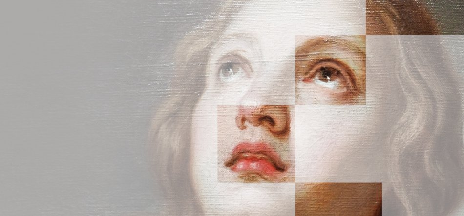 Fragment malarskiego portretu twarzy o jasnej cerze i falujących włosach, patrzącej w górę; widoczne oko, nos i czerwone usta oraz nałożone przezroczyste kwadratowe panele przesłaniające fragmenty obrazu na tle jasnoszarym.