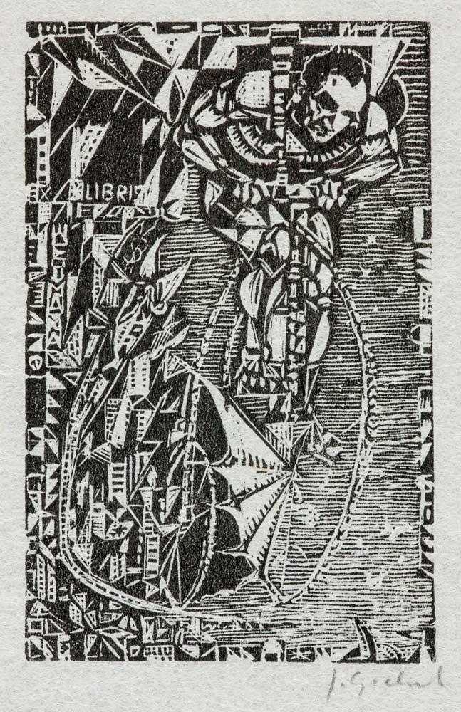 Czarno-biały drzeworytowy ex libris przedstawiający zgeometryzowaną postać w zbroi z pionowym mieczem przed okrągłą tarczą, u dołu stylizowany skrzydlaty stwór, bogate linie i trójkątne ornamenty w tle, ozdobna ramka z fragmentem napisu "Ex Libris" po lewej i podpisem autora w prawym dolnym rogu.