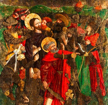 Średniowieczne malowidło przedstawiające tłum mężczyzn w historycznych strojach skupionych wokół dwóch mężczyzn z aureolami — jeden o długich włosach i brodzie, drugi siwy w czerwonym płaszczu — kilku uzbrojonych żołnierzy trzyma włócznie, miecz i pochodnie, jeden mężczyzna wyciąga rękę w stronę twarzy drugiego, w tle zielone wzgórza i zabudowania na spękanej, złoconej powierzchni.