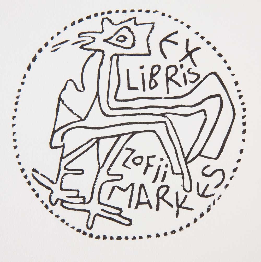 Okrągły, kropkowany stempel z prostym czarnym, schematycznym rysunkiem ptaka oraz ręcznie napisanymi napisami "EX LIBRIS" i "Zofii Markus".